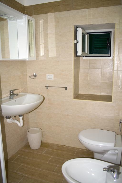 Апартаменты Old Town House Полиньяно-а-Маре Номер фото